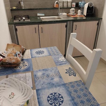 On The Road Bed & Breakfast Telti Екстериор снимка